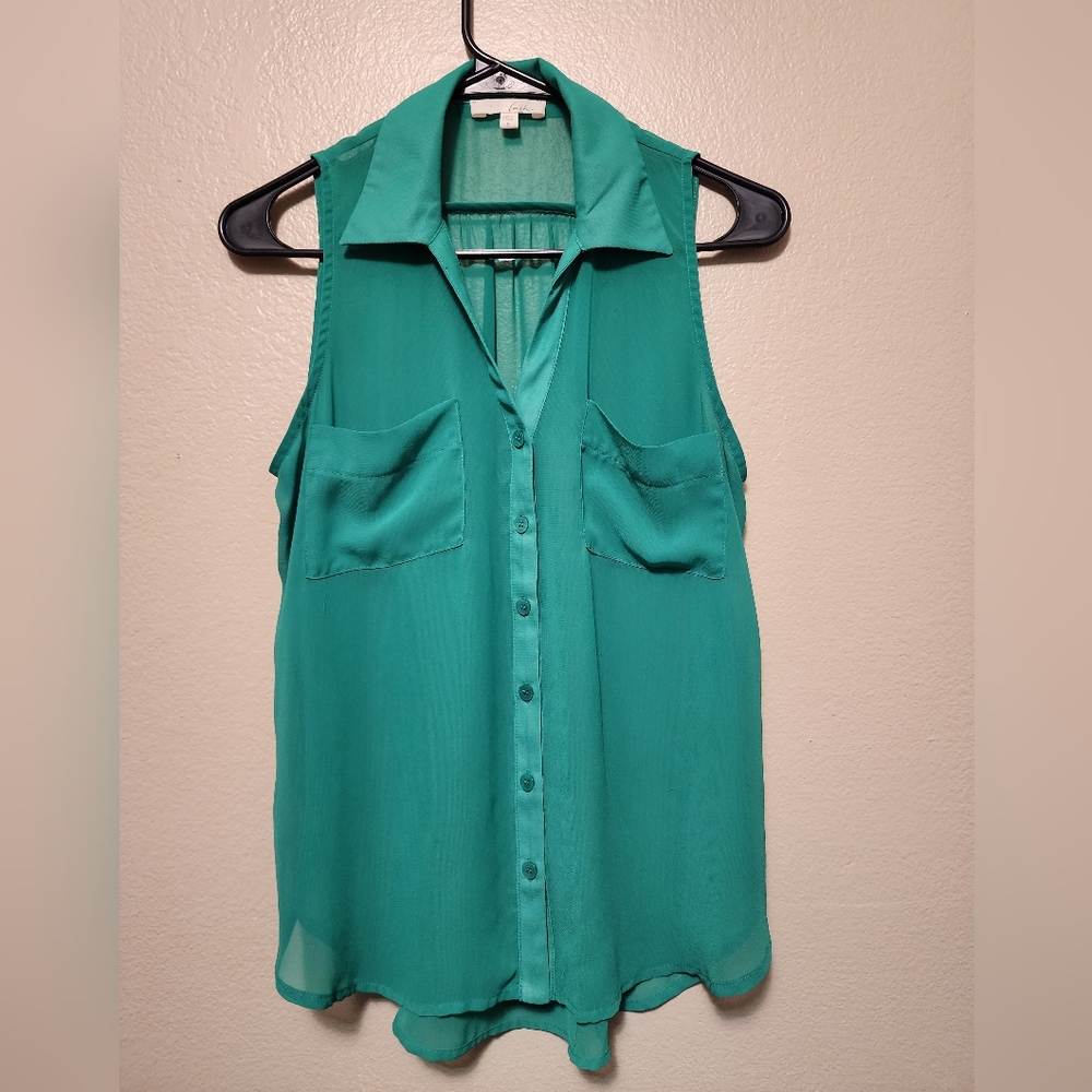 Green Sleeveless Button-down Blouse